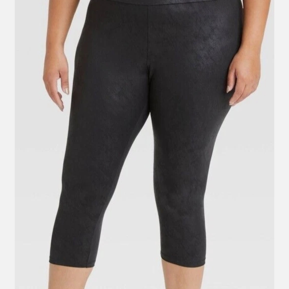NWT Ava Viv High Waisted Black Liquid Shine Leggings